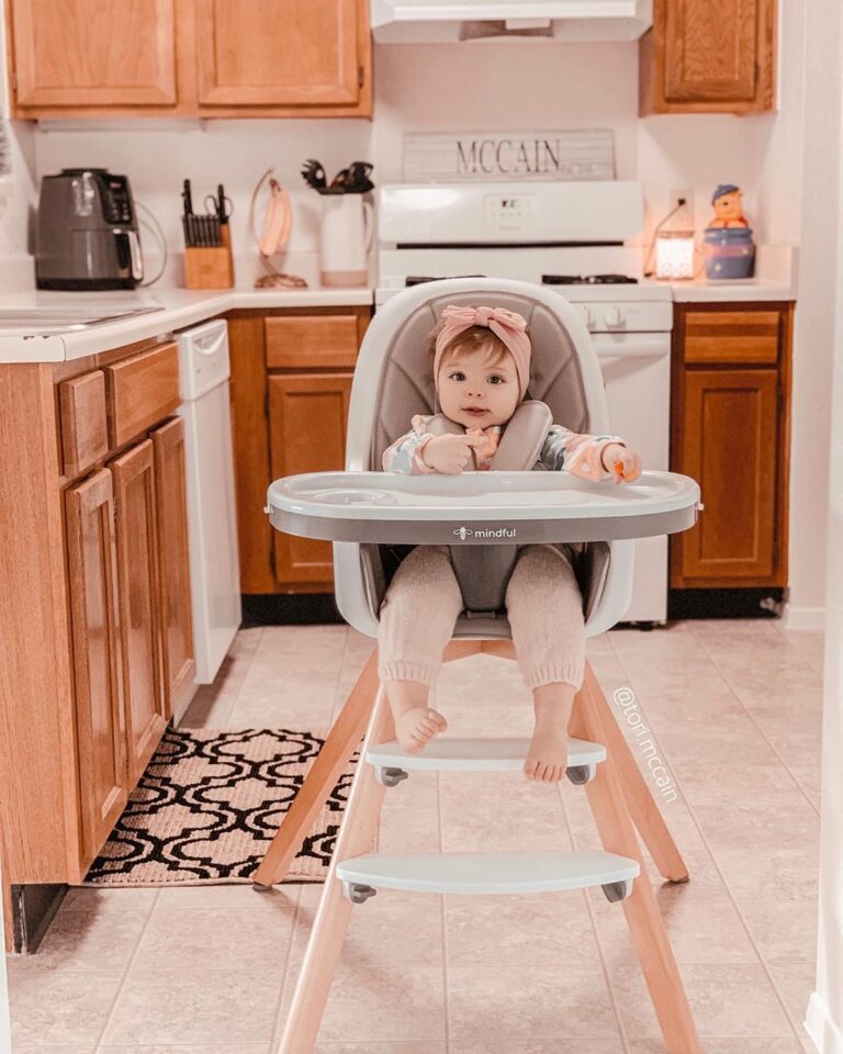 How to Choose a High Chair For Baby Led Weaning?