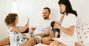 Why Fathers Should Spend Early Weeks With His Wife and New Born Baby infoparenting